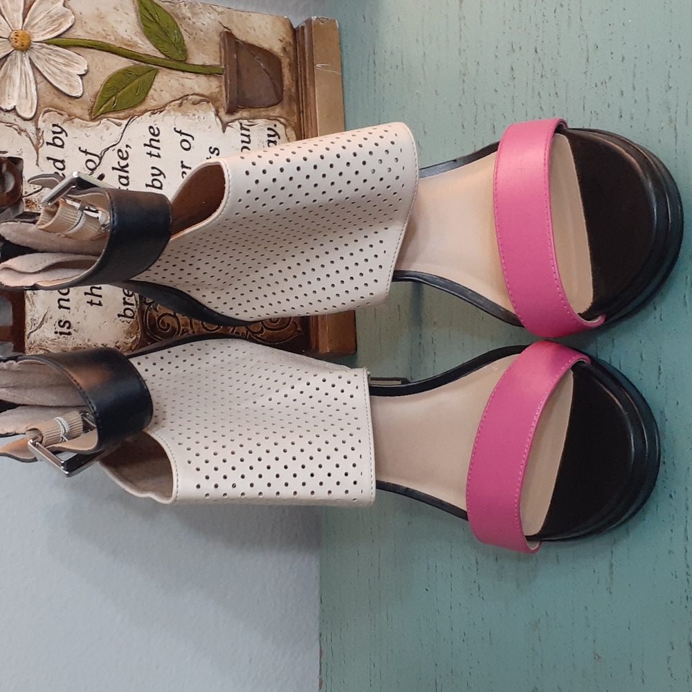 JUICY COUTURE HEELS SZ 9.5 M
